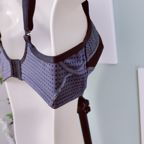 Berlei Women's Electrify Mesh Underwire Sports Bra - Picture 6 of 11